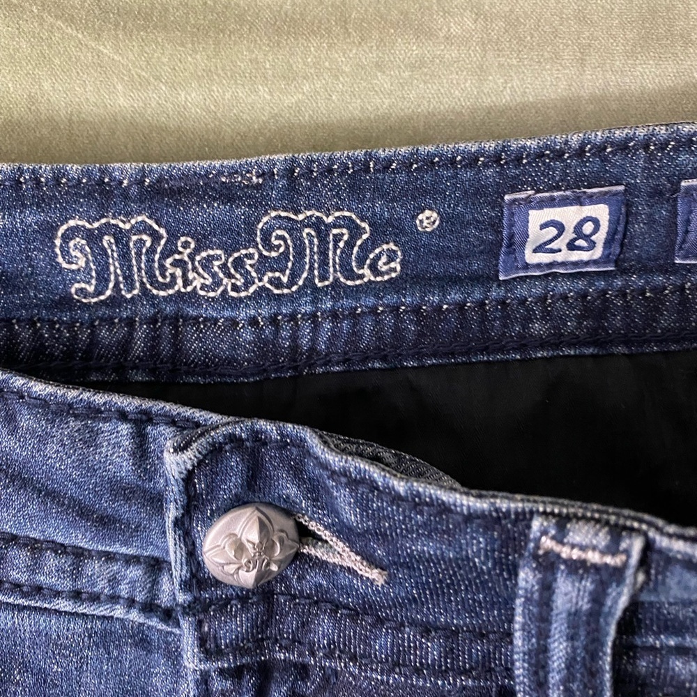 Miss Me boyfriend jeans capris size 28.  X-10 - Picture 5 of 16